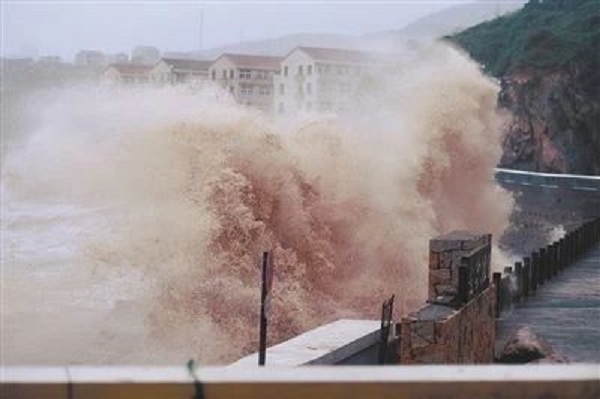 防臺風(fēng)，減災(zāi)害，風(fēng)里雨里守護(hù)你2.jpg